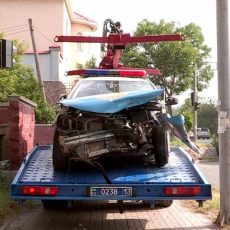 В Шымкенте патрульный экипаж МПС столкнулся с легковушкой Автопатруль на эвакуаторе