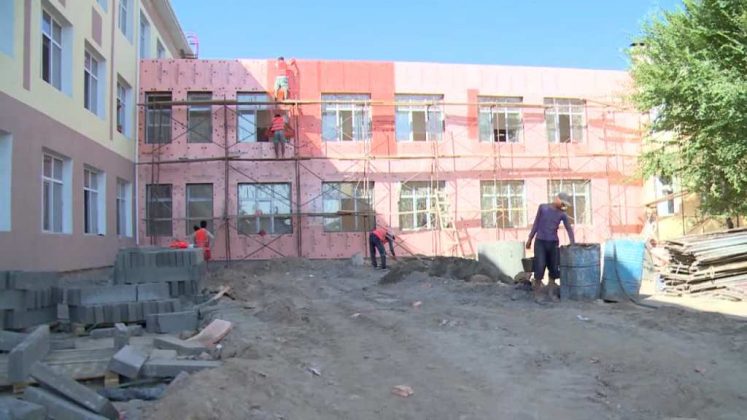 Акима Шымкента возмутило качество ремонтируемых школ