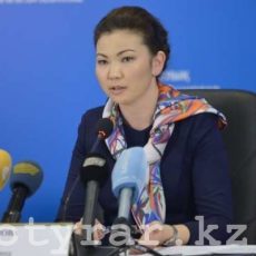 Госслужащие в Казахстане ежедневно работают на час больше положенного Переработка на работе