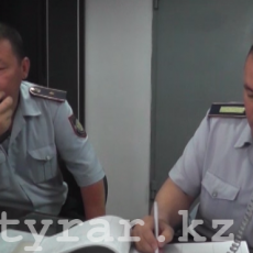 Полицейские ЮКО по горячим следам задержали подозреваемого в ограблении женщины Грабеж