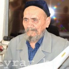 Джентльмены у дачи Курванали Тойчиев