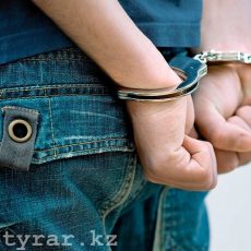 Международное сотрудничество помогло освободить гражданина РК Задержанный в наручниках