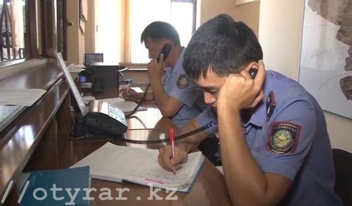 Полицейские ЮКО задержали злоумышленников, занимавшихся мошенничеством с сотовыми телефонами