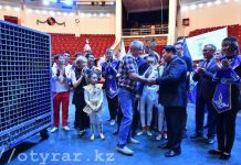 Житель Шымкента подарил цирку львенка (видео) Житель Шымкента подарил своего львенка цирку