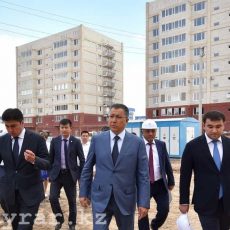 Ж.Туймебаев: Для продвижения очереди на жилье нужно строить больше многоэтажных домов Аким ЮКО на объезде