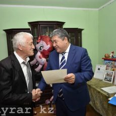 Житель Шымкента получил письмо от президента РК Письмо от президента