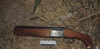 Двух молодых людей с обрезом и патронами задержали полицейские ЮКО Двоих молодых людей с обрезом и патронами задержали полицейские ЮКО