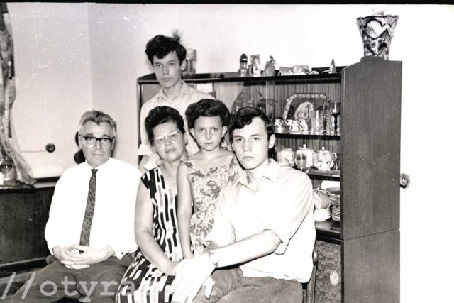Миргаяс Ширинский с семьей в Чимкенте