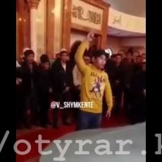 Молодые люди устроили переполох в главной мечети Шымкента Молодые люди устроили переполох в главной мечети Шымкента