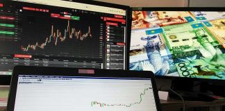 Эксперты объяснили причину резкого падения тенге к доллару Курс тенге к доллару. Валютная биржа