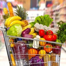 Снижение цен на социальные продукты в 11 областях Казахстана Корзина с продуктами