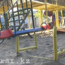 Строительная компания в Шымкенте возвела детскую площадку, опасную для жизни Строительная компания в Шымкенте возвела детскую площадку, опасную для жизни