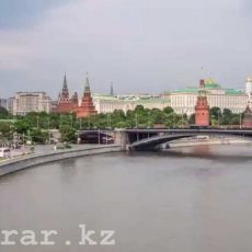 Москвичи поздравляют казахстанцев с днем Конституции