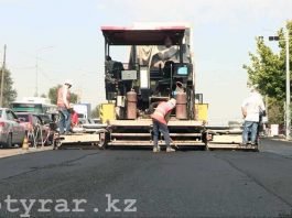 Строители вынуждены перекрывать частями Темирлановское шоссе для укладки асфальта