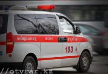 Жительница Туркестанской области задержана по подозрению в убийстве студента из Индии Машина скорой помощи