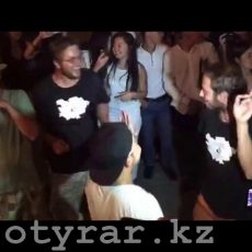 Туристы из Чехии оторвались на квартирнике в Шымкенте под «Гул апше» Туристы из Чехии оторвались на квартирнике в Шымкенте под "Гул апше"