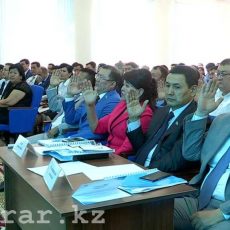 Сессия маслихата Шымкента началась с впечатлений о Таллине и закончилась отставкой депутата Депутаты Шымкента голосуют