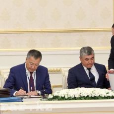 Аким ЮКО подписал меморандумы с главами трех областей Узбекистана Аким ЮКО подписал меморандумы с главами двух областей Узбекистана