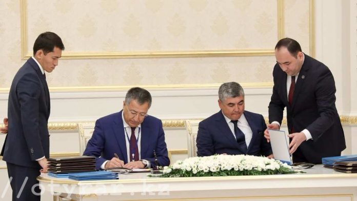 Аким ЮКО подписал меморандумы с главами двух областей Узбекистана