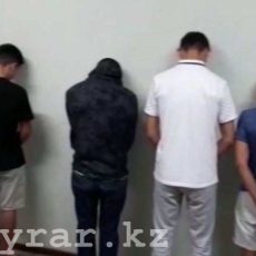 В центре Шымкента гуляли подростки с обрезом, травматами и ножом Полицейские Шымкента задержали группу подростков с огнестрельным и травматическим оружием