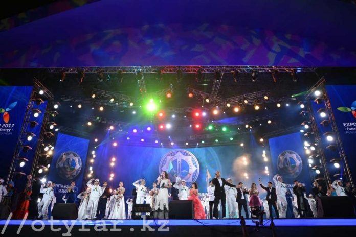 В Астане выступили звезды южноказахстанской эстрады
