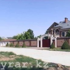 Журналисты заглянули в конфискованные особняки Тохтара Тулешова Журналисты заглянули в конфискованные особняки Тулешова