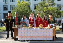 Полицейские ДВД Южно-Казахстанской области отметили День языков народов Казахстана. Полицейские ДВД Южно-Казахстанской области отметили День языков народов Казахстана.