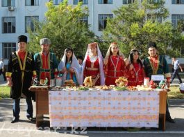 Полицейские ДВД Южно-Казахстанской области отметили День языков народов Казахстана.