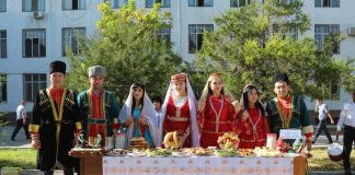 Полицейские ДВД Южно-Казахстанской области отметили День языков народов Казахстана. Полицейские ДВД Южно-Казахстанской области отметили День языков народов Казахстана.