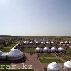 В Астане на праздник Курбан-айт южане накрыли дастархан В Астане на праздник Курбан-айт южане накрыли дастархан