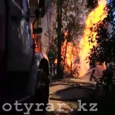 В Шымкенте произошло воспламенение газа: есть пострадавший Горит газовая труба