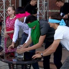 В Шымкенте прошла акция в поддержку незрячих людей В Шымкенте прошла акция в поддержку незрячих людей