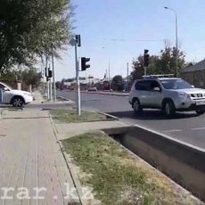 В Шымкенте около двух крупных школ на оживленной трассе не работает светофор
