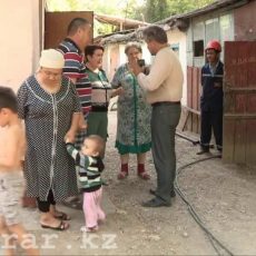 Благодаря вмешательству журналистов, решился вопрос с теплоснабжением в отдельно взятой многоэтажке Шымкента Коммунальщики установили новый элеватор в старом доме