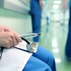 В Шымкенте врачи вылечили 82-летнюю женщину с 90% поражения легких Специальность врача приемного покоя введут в РК
