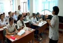 Как решаются проблемы в сфере образования? В восьми школах Шымкента школьники вынуждены заниматься в три смены