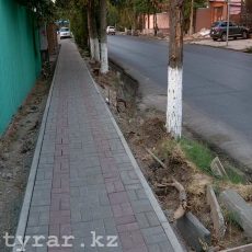 Жители улицы Дулати недовольны новыми тротуарами Жители улицы Дулати недовольны новыми тротуарами