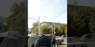 Из-за перевернувшегося автомбиля в Шымкенте на одном из перекрестков большой затор