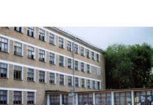 Мало того, что в школе № 30 второклассников заставили покупать учебники, так еще и лишили воды Школа № 30