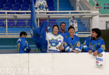 Самые маленькие хоккеисты Шымкента оделись в единую форму вместе с родителями