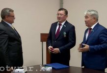 В Шымкенте городские депутаты получили российские награды Награждение Нургазы Бухарбаева