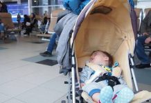 Потерянного матерью ребенка нашли полицейские на дачах Пропал младенец