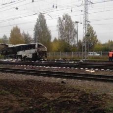 Автобус из ЮКО столкнулся с поездом в России Автобус из Шымкента столкнулся с поездом в России