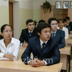 В ЮКО отличники учебы отправились в историко-познавательное путешествие по родному краю Школьники на уроке в классе