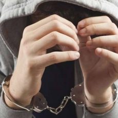 В ЮКО вооруженный студент колледжа вымогал деньги у младшекурсника Вымогал деньги у студента