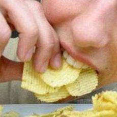 Чем опасны для здоровья школьников чипсы и кириешки Еда в школьной столовой