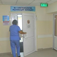 Роженица, не дождавшаяся помощи погибших врачей, находится в крайне тяжелом состоянии
