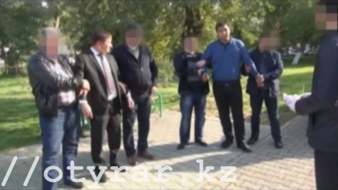 Скриншот видео задержания чиновника