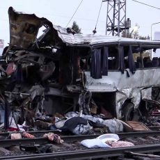 Организатору маршрута автобуса из ЮКО, попавшего под поезд в России, может грозить тюремный срок Столкновение российского поезда с казахстанским автобусом