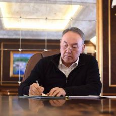Нурсултан Назарбаев утвердил новый казахский алфавит на латинице Президент утвердил алфавит